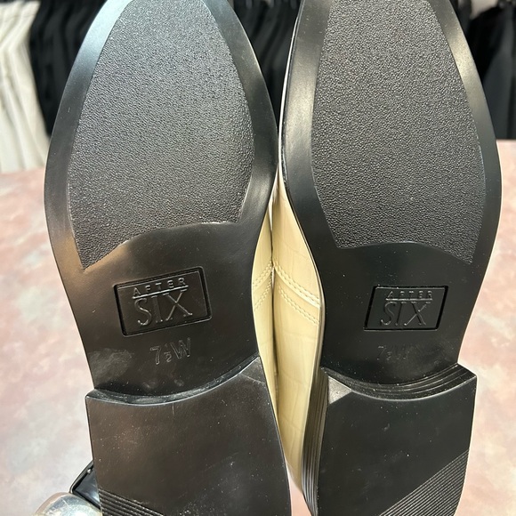 NWT Rare Vintage Ivory, Alligator Faux Leather Lace up Shoe - Picture 2 of 5